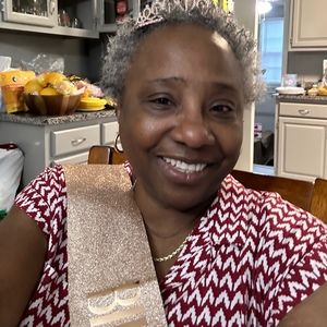 Meet your Posher, Adella